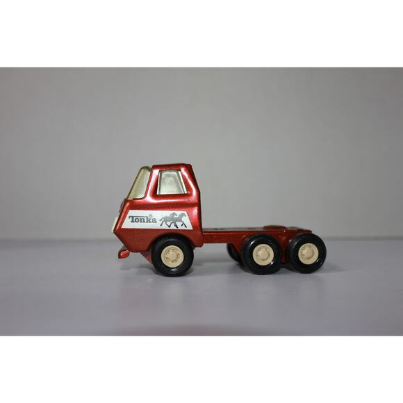 VINTAGE 1970s RED TONKA TOY MINI SEMI TRACTOR (D) - Picture 3 of 4